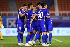 韩鹏泰山队假期忙不停，队长身份工作与休息难分